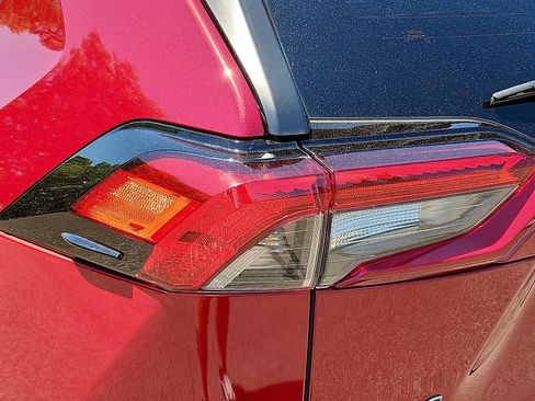 Certified 2022 Toyota RAV4 XLE w/ Convenience Package AWD/4WD image 11