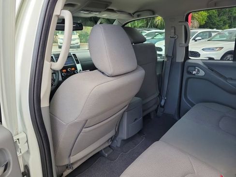 Used 2019 Nissan Frontier SV w/ Value Truck Package RWD image 12