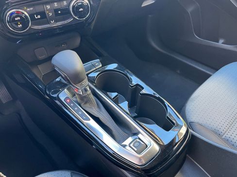 Used 2025 Chevrolet Trax LT image 40