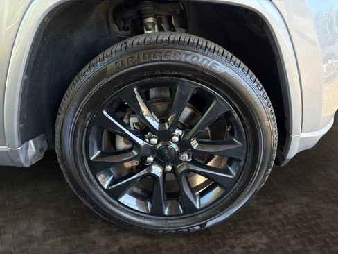 Used 2018 Jeep Grand Cherokee Altitude AWD/4WD image 42