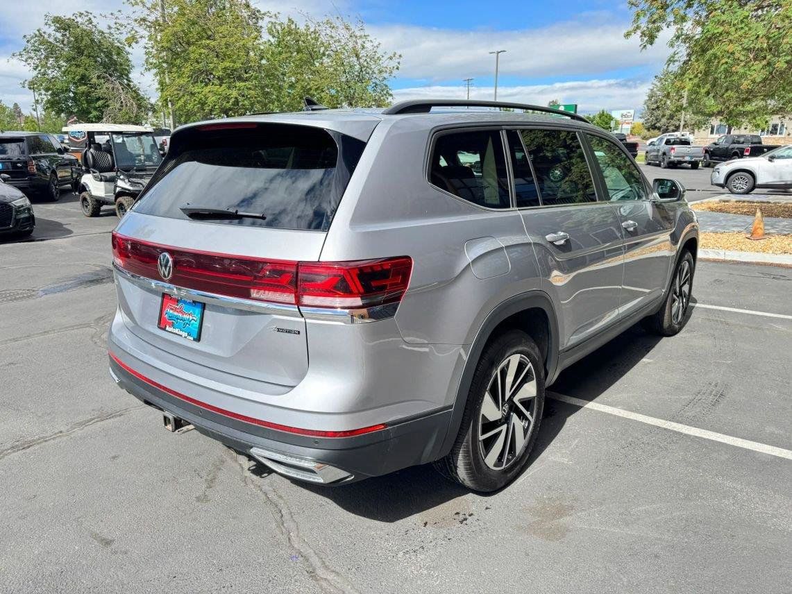Used 2025 Volkswagen Atlas SE AWD/4WD image 5