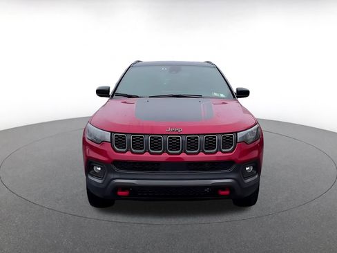 Used 2025 Jeep Compass Trailhawk image 4