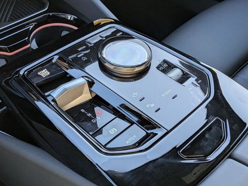 New 2026 BMW 530i xDrive w/ M Sport Package image 26