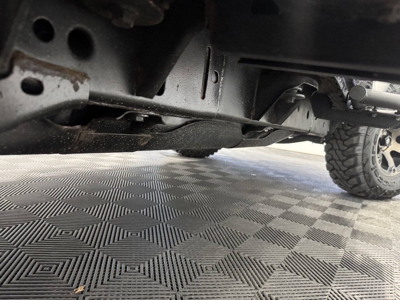 Used 2018 Jeep Wrangler Unlimited Rubicon w/ Connectivity Group AWD/4WD image 38
