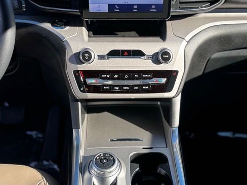Used 2023 Ford Explorer XLT w/ Equipment Group 202A image 20
