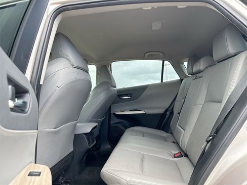 Used 2021 Toyota Venza Limited image 29