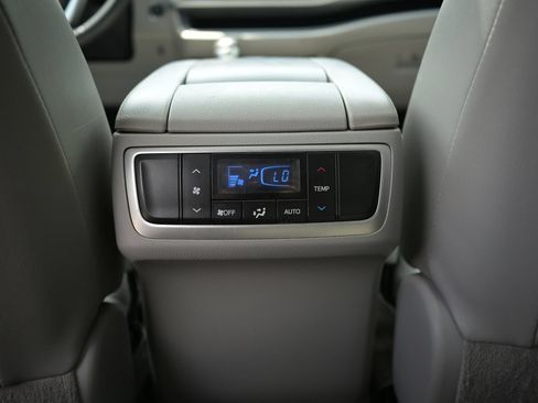 Used 2015 Toyota Highlander XLE AWD/4WD image 21