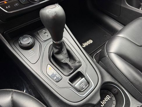 Used 2019 Jeep Cherokee Latitude Plus w/ Comfort/Convenience Group image 32