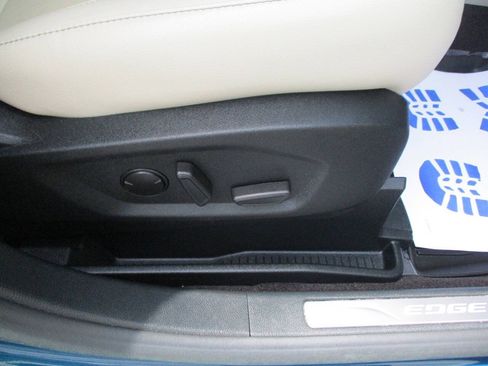 Used 2020 Ford Edge Titanium w/ Equipment Group 301A FWD image 32