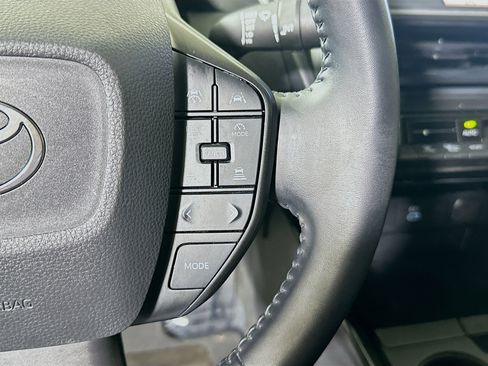 Used 2024 Toyota Prius LE FWD image 17