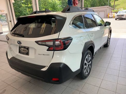 Used 2024 Subaru Outback Premium AWD/4WD image 18