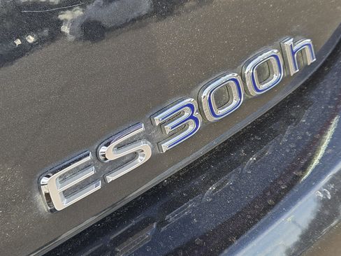 Used 2022 Lexus ES 300h Ultra Luxury image 39