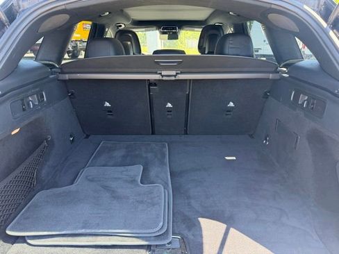 Used 2024 Mercedes-Benz GLC 300 4MATIC w/ Driver Assistance Package image 10