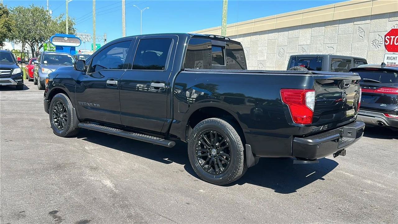 Used 2019 Nissan Titan SV w/ SV Convenience Package RWD image 10