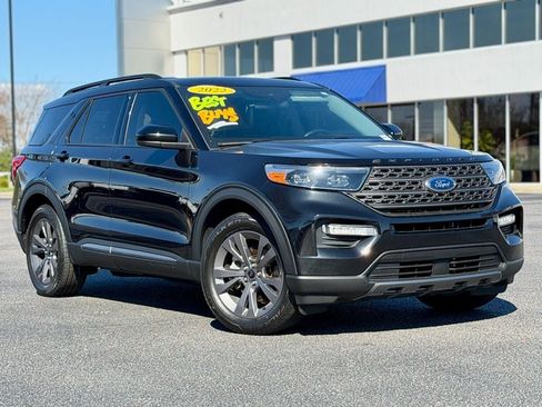 Certified 2022 Ford Explorer XLT w/ Equipment Group 202A image 2