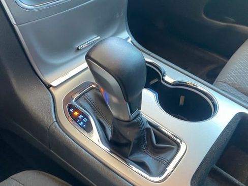 Used 2018 Jeep Grand Cherokee Laredo image 24