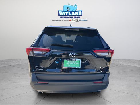 Used 2024 Toyota RAV4 XLE Premium image 8