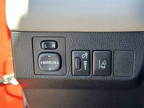 Used 2017 Toyota RAV4 XLE image 21