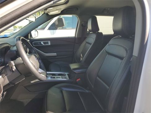 Used 2023 Ford Explorer XLT w/ Equipment Group 202A image 15