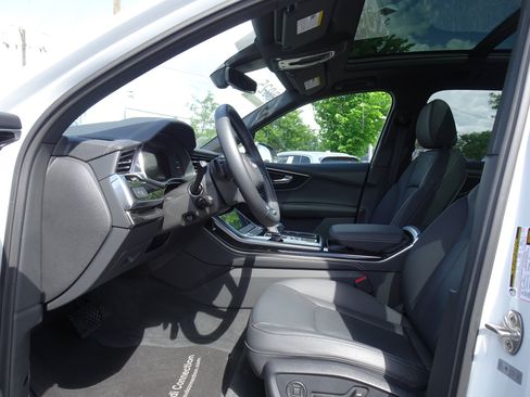 Certified 2025 Audi Q7 2.0T Premium Plus w/ Premium Plus Package AWD/4WD image 9