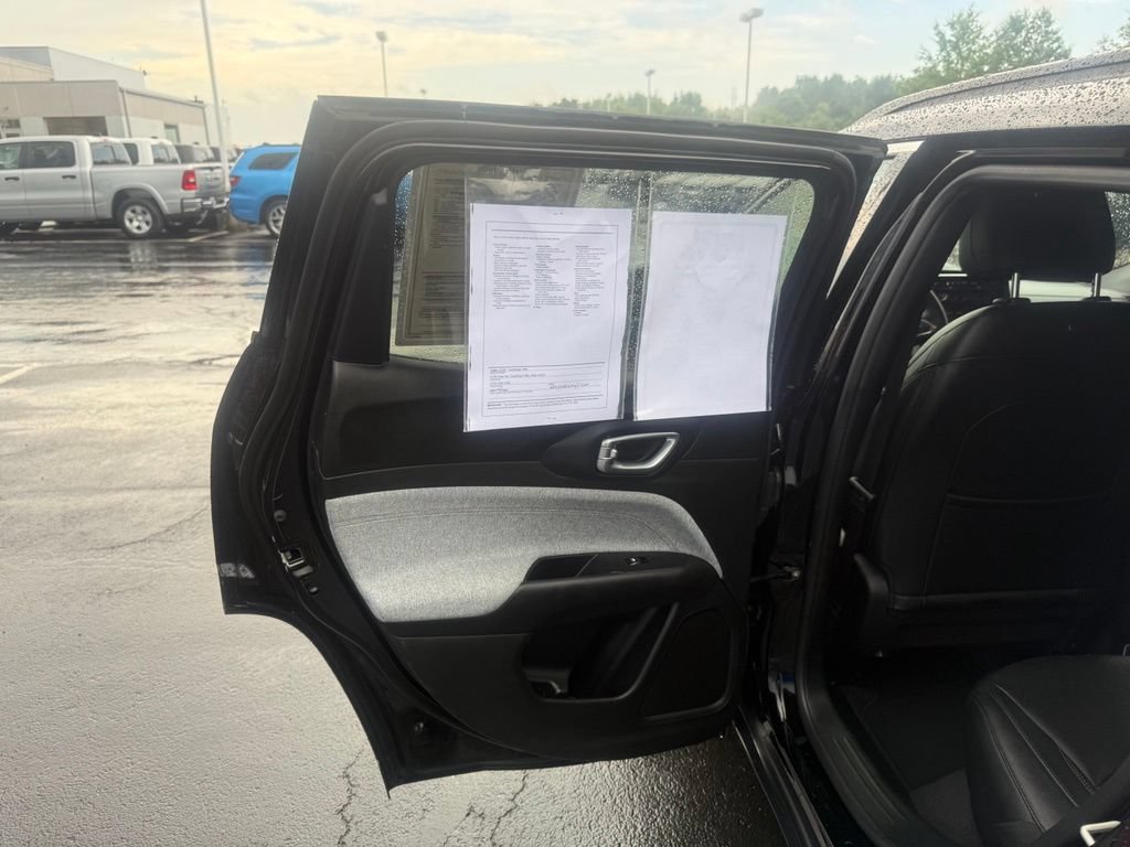 Certified 2024 Jeep Compass Latitude AWD/4WD image 33