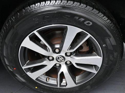 Used 2016 Toyota RAV4 XLE image 40
