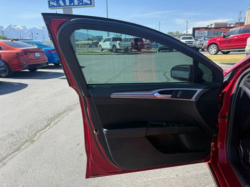Used 2020 Ford Fusion SE FWD image 18