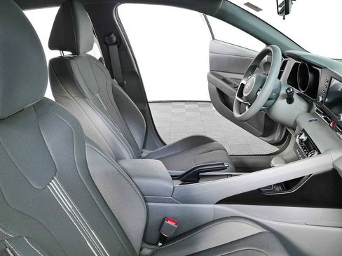 Used 2023 Hyundai Elantra SEL FWD image 19