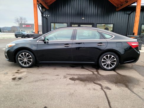 Used 2018 Toyota Avalon XLE image 24