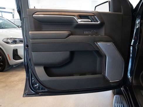 Used 2023 Chevrolet Silverado 1500 High Country w/ High Country Premium Package AWD/4WD image 17