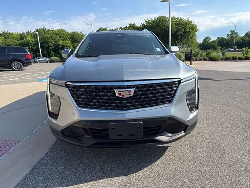 Used 2024 Cadillac XT4 Premium Luxury FWD image 2