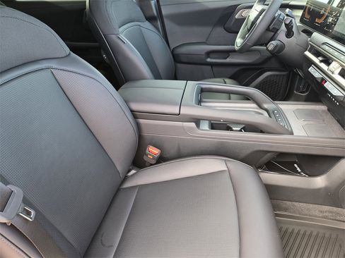 New 2027 Kia Telluride S image 10