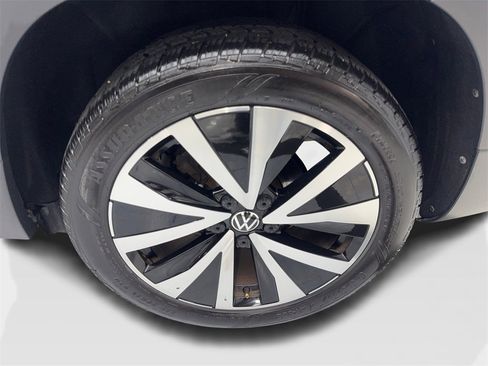 Used 2024 Volkswagen Taos SE image 87