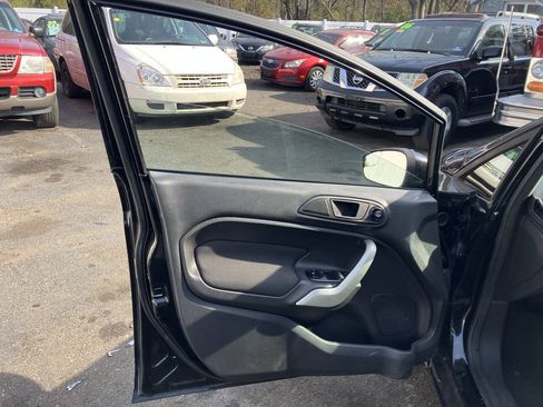 Used 2011 Ford Fiesta SE w/ 203A Rapid Spec Order Code FWD image 14