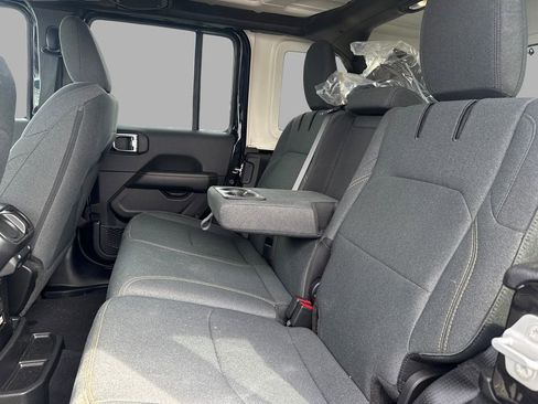 Used 2025 Jeep Wrangler Unlimited Sahara w/ Safety Group image 22