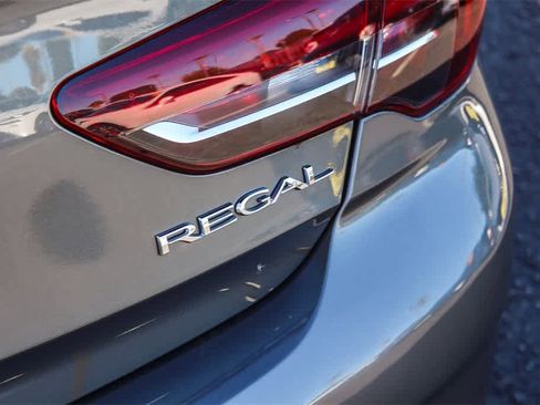 Used 2019 Buick Regal Essence image 30