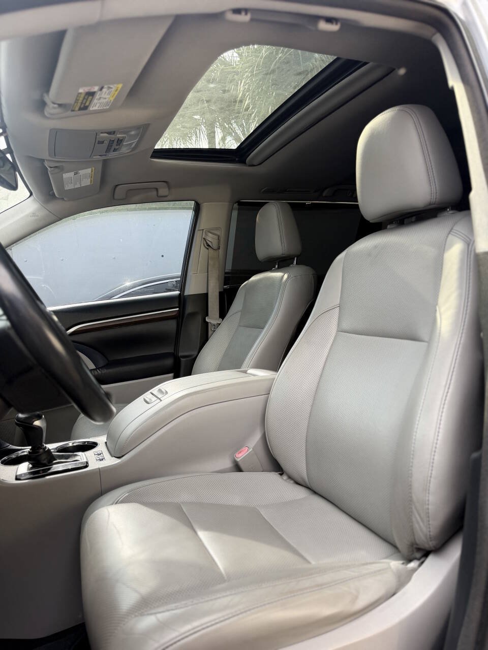Used 2016 Toyota Highlander Limited w/ Driver Technology Package FWD image 21