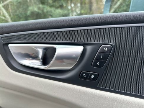 Used 2023 Volvo XC60 T8 Plus image 23