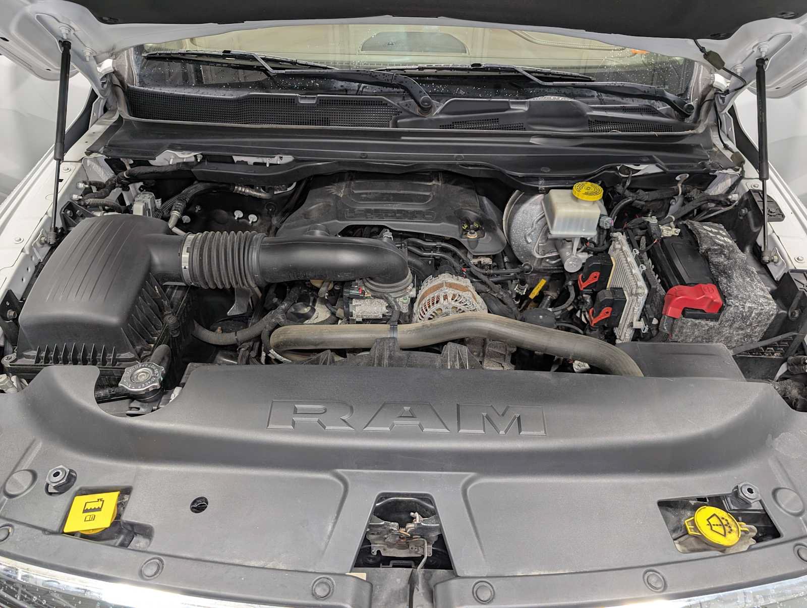 Used 2019 RAM 1500 Laramie AWD/4WD image 19