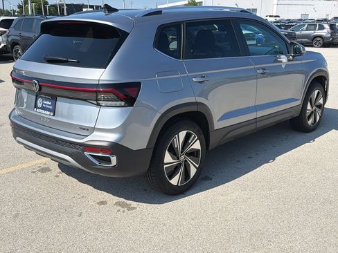 Certified 2025 Volkswagen Taos SE AWD/4WD image 6