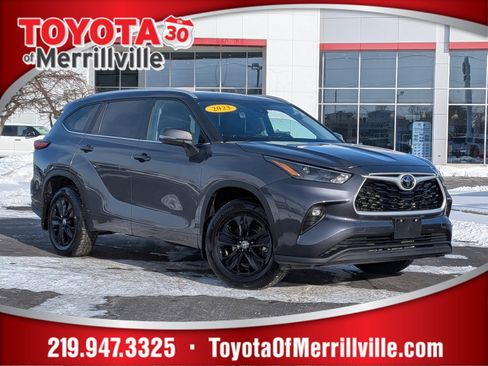 Certified 2023 Toyota Highlander XLE image 1