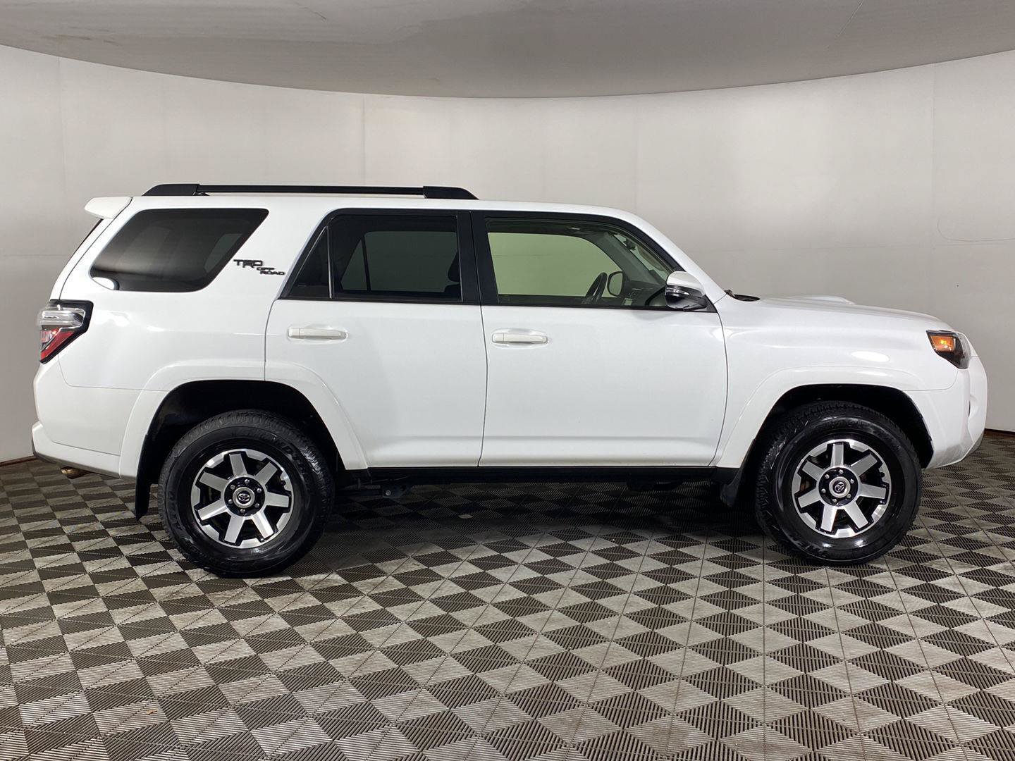 Used 2024 Toyota 4Runner TRD Off-Road Premium w/ Moonroof Package AWD/4WD image 6