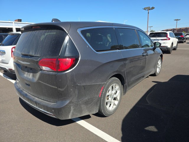 Used 2018 Chrysler Pacifica Touring Plus w/ Tire & Wheel Group FWD image 4