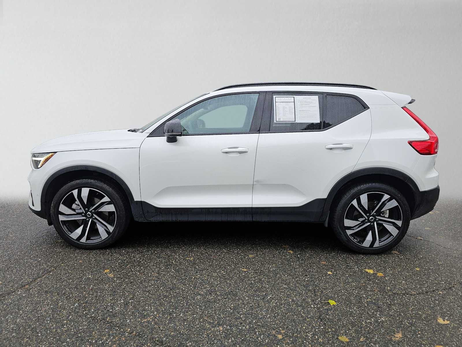 Used 2024 Volvo XC40 B5 Plus w/ Protection Package Premier AWD/4WD image 6