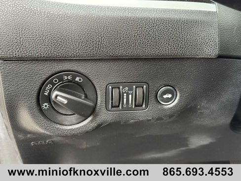 Used 2015 Chrysler 300 Limited image 25