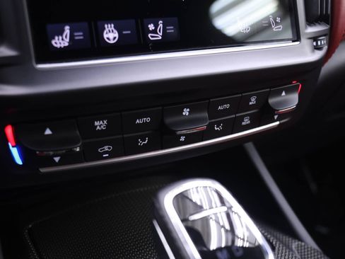 Used 2022 Maserati Levante Trofeo AWD/4WD image 9