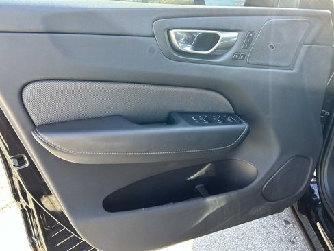 Used 2022 Volvo XC60 B6 R-Design image 19