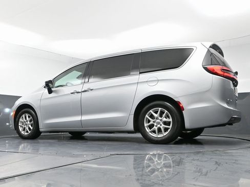 Used 2024 Chrysler Pacifica Touring-L image 52