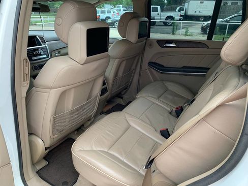 Used 2014 Mercedes-Benz GL 450 4MATIC image 24