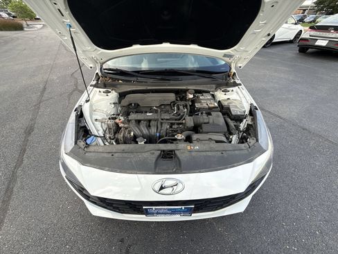 Used 2021 Hyundai Elantra SE FWD image 25